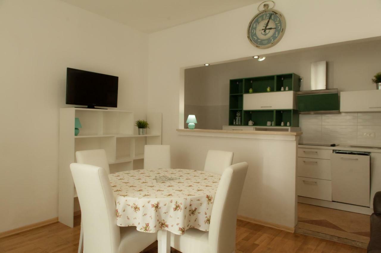 Holiday Home Domi Novi Vinodolski Kültér fotó